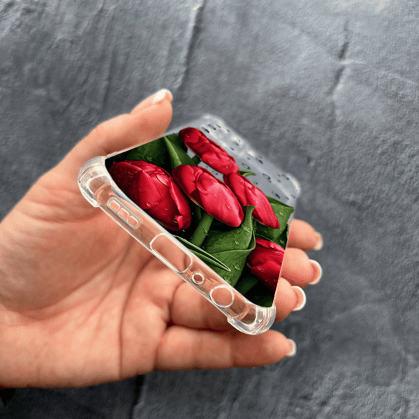 Чехол для Oppo Reno 5 Lite с защитой камеры с цветами красные тюльпаны с каплями противоударный прозрачный силиконовый чехол