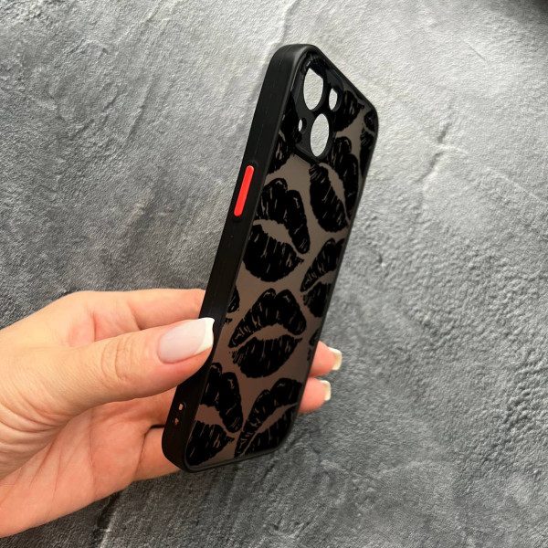 Чехол для iPhone 14 plus с защитой камеры с черными губами
