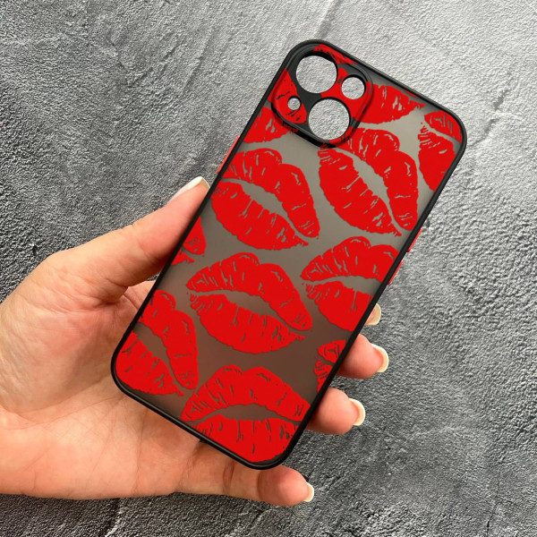 Чехол для iPhone 14 plus с защитой камеры с красными губами