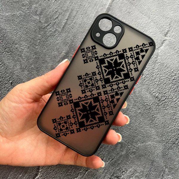 Чехол для iPhone 14 plus с защитой камеры с вышиванкой черная украинская