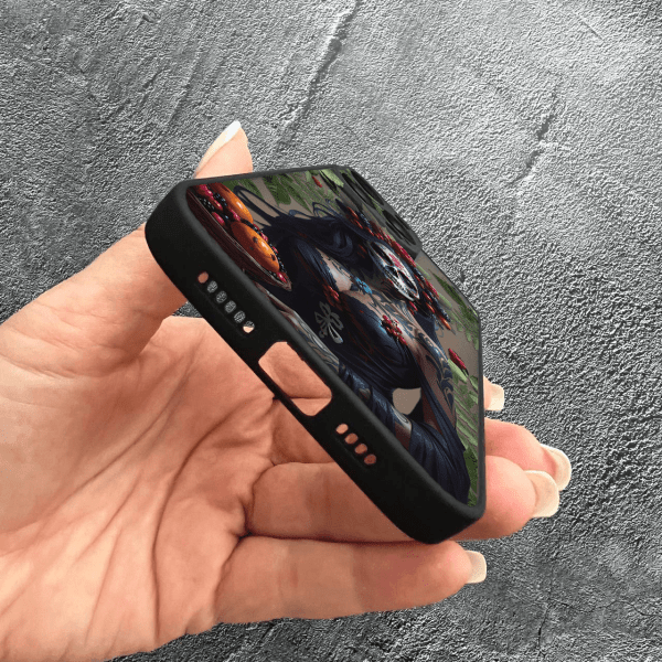 Чехол для iPhone 12 Pro Max с защитой камеры девушка Санта-Муэрте и листьями