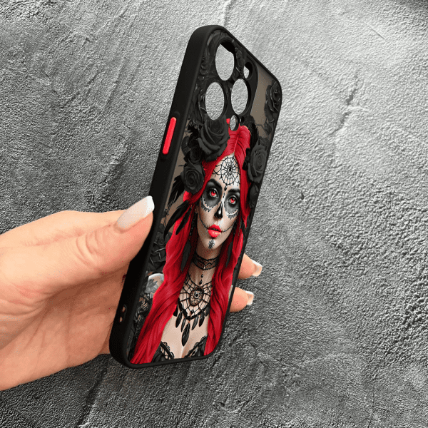 Чехол для iPhone 12 Pro с защитой камеры девушка Санта-Муэрте в розах