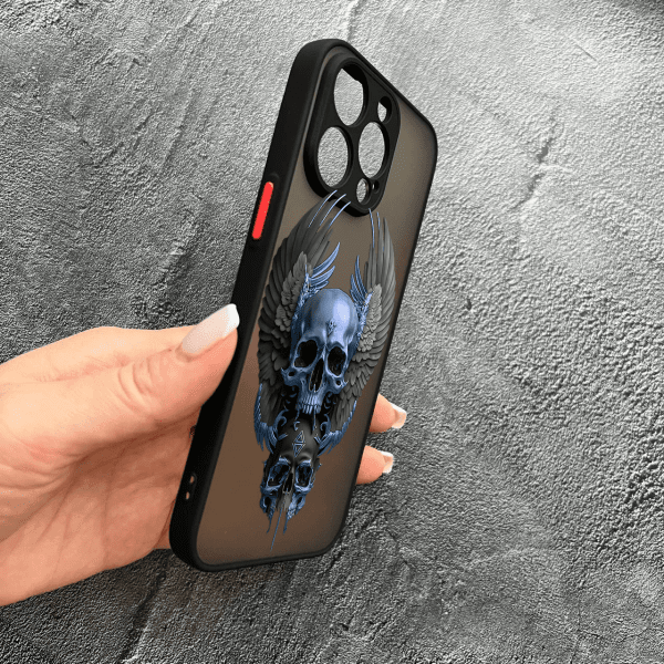 Чехол для iPhone 12 Pro с защитой камеры с черепом и крыльями