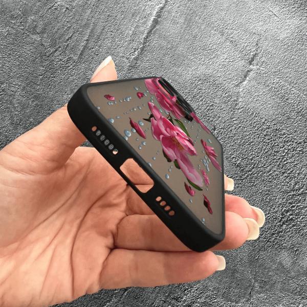 Чехол для iPhone 12 Pro с защитой камеры с цветами и дождем