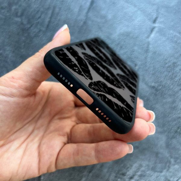 Чехол для iPhone 12 mini с защитой камеры черные губы