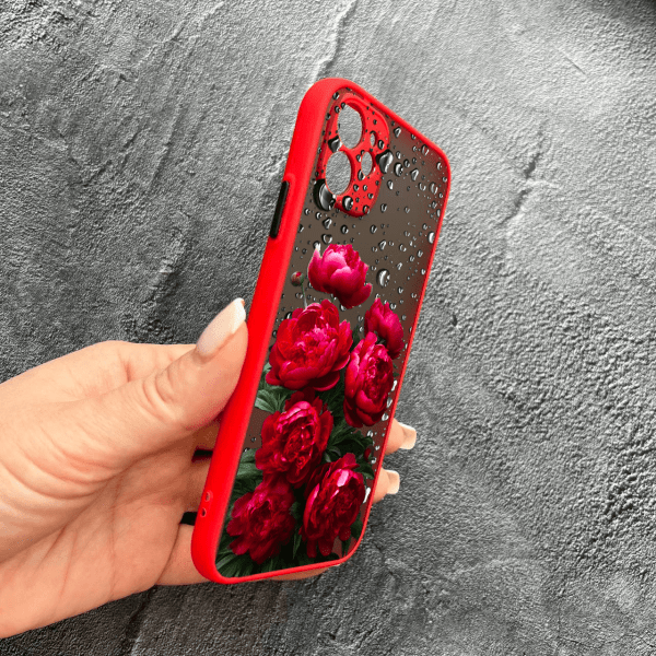 Чохол для iPhone 12 з захистом камери з квітами червоні крупні півонії з червоний бортик