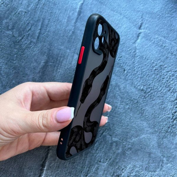 Чехол для iPhone 12 с защитой камеры с черной змеей