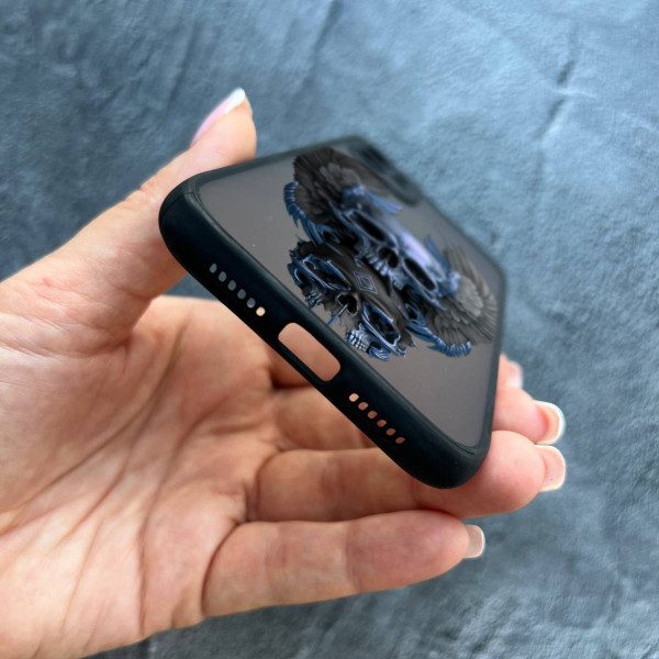 Чехол для iPhone 12 с защитой камеры с черепом и крыльями