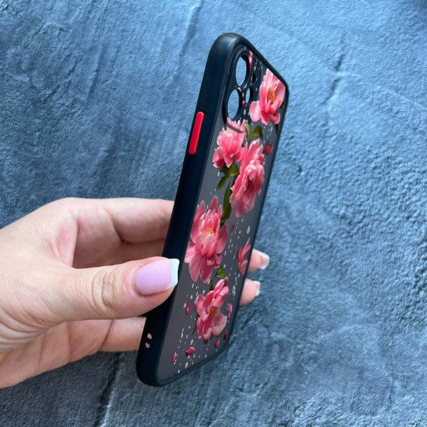 Чехол для iPhone 12 с защитой камеры с цветами и дождем