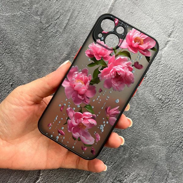 Чехол для iPhone 15 Plus с защитой камеры с цветами и дождем