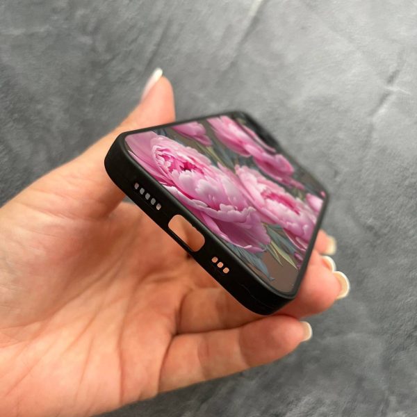Чехол для iPhone 15 Plus с защитой камеры с цветами пионами крупными