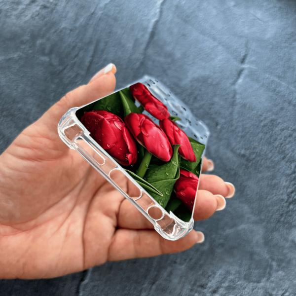 Чехол для Infinix - Hot 40 / Hot 40 Pro с защитой камеры с цветами красные тюльпаны с каплями противоударный прозрачный силиконовый чехол