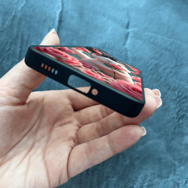 Чехол для Xiaomi Redmi Note 13 Pro Plus с защитой камеры с котом в цветах розах