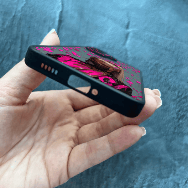 Чехол для Xiaomi Redmi Note 13 Pro Plus с защитой камеры с девочкой бунтаркой