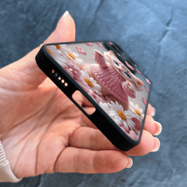 Чехол для Xiaomi Redmi Note 13 Pro 5G / Xiaomi Poco X6 5G с защитой камеры с котом в цветах ромашки