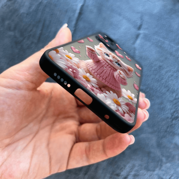 Чехол для Xiaomi Redmi Note 12S с защитой камеры с котом в цветах ромашки