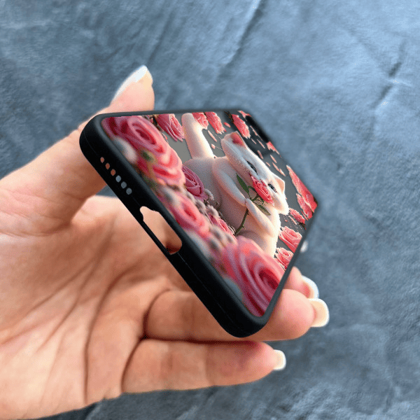 Чехол для Xiaomi Redmi Note 11 / Note 11s с защитой камеры с котом в цветах розах
