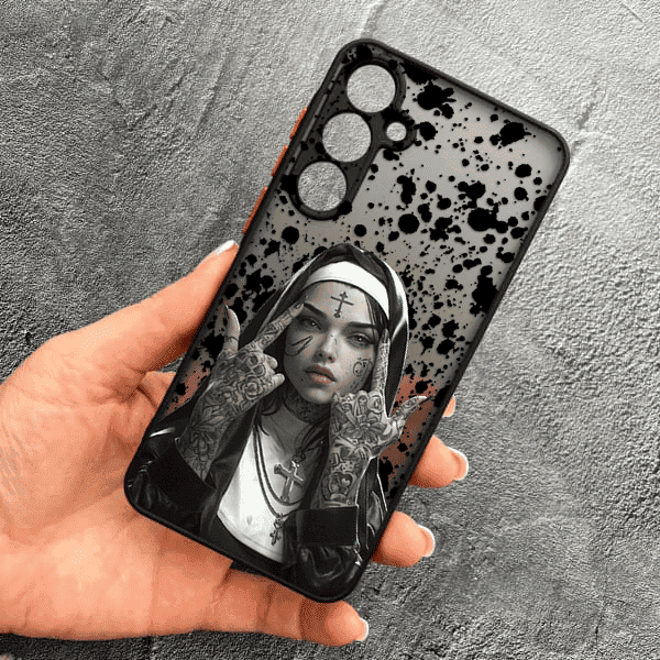 Чехол для Samsung Galaxy S23 с защитой камеры с девочкой монахиней