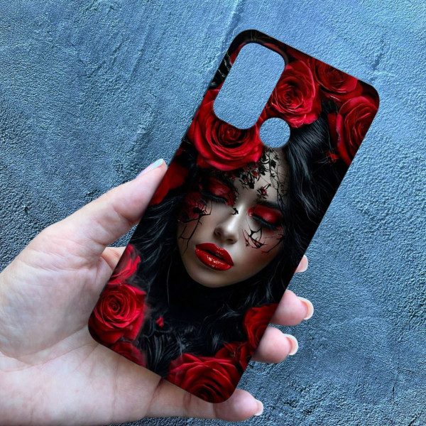 Чехол для Motorola G60 девушка Санта-Муэрте в цветах красных роз