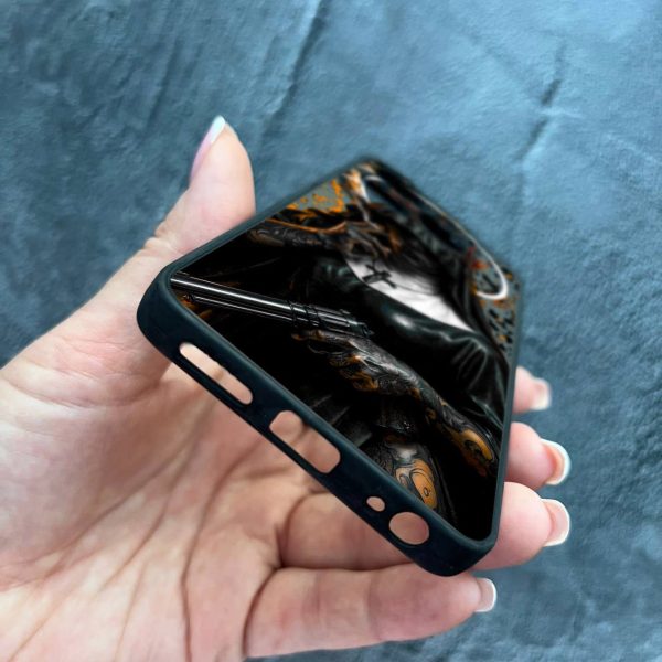 Чехол для Tecno Spark 20C / Tecno Spark GO 2024 с защитой камеры Черная королева