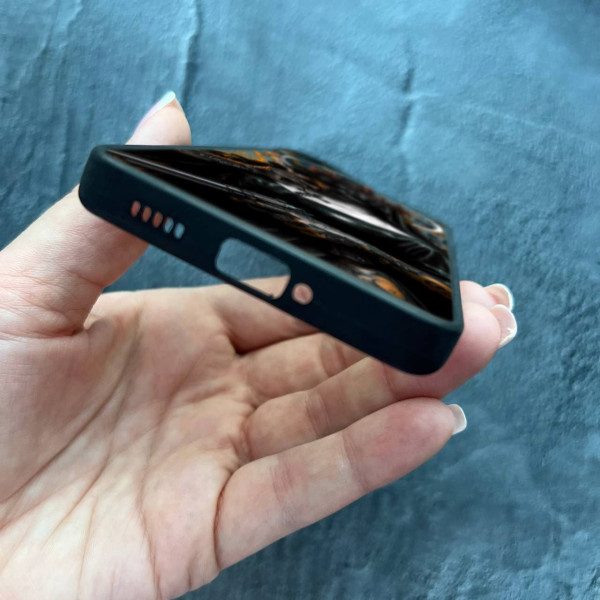 Чехол для Xiaomi Redmi Note 13 Pro Plus с защитой камеры Черная королева