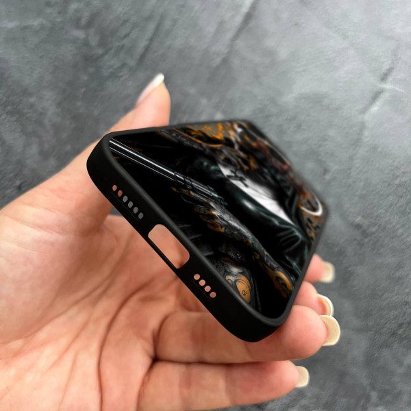Чехол для iPhone 16 Pro Max с защитой камеры Черная королева