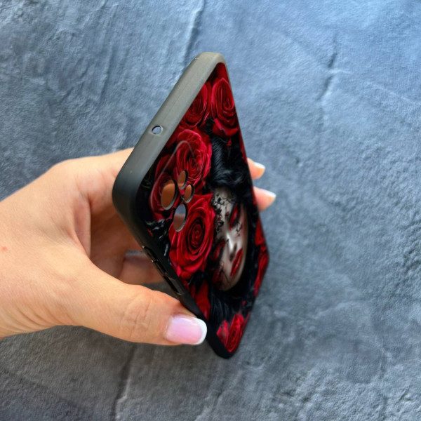 Чехол для Motorola G32 девушка Санта-Муэрте в цветах красных роз