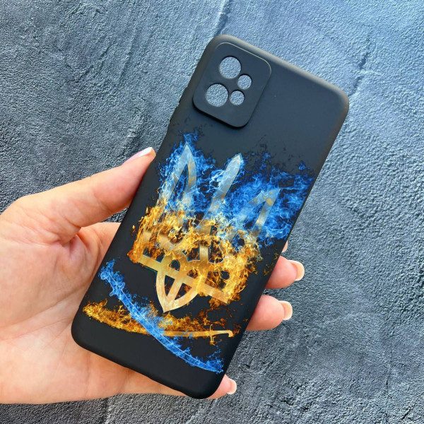 Чехол для Motorola G32 с защитой камеры трезубец с саблями