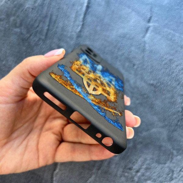 Чехол для Motorola G32 с защитой камеры трезубец с саблями