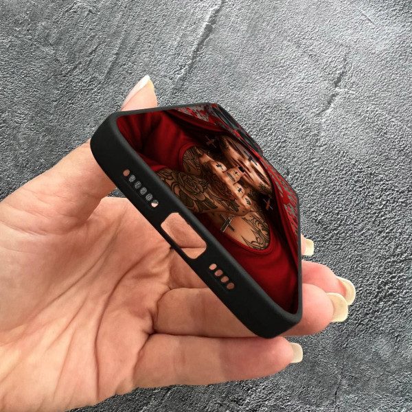 Чехол для iPhone 13 Pro с защитой камеры Монашка бунтарка