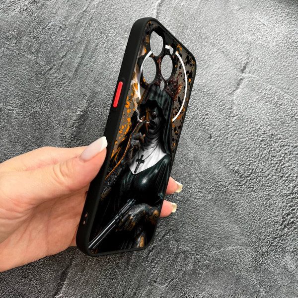 Чехол для iPhone 13 Pro с защитой камеры Черная королева