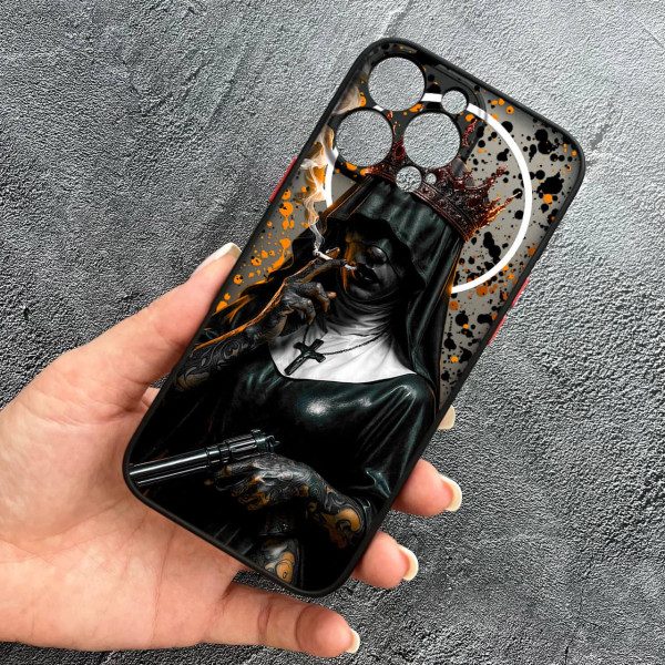 Чехол для iPhone 16 Pro с защитой камеры Черная королева