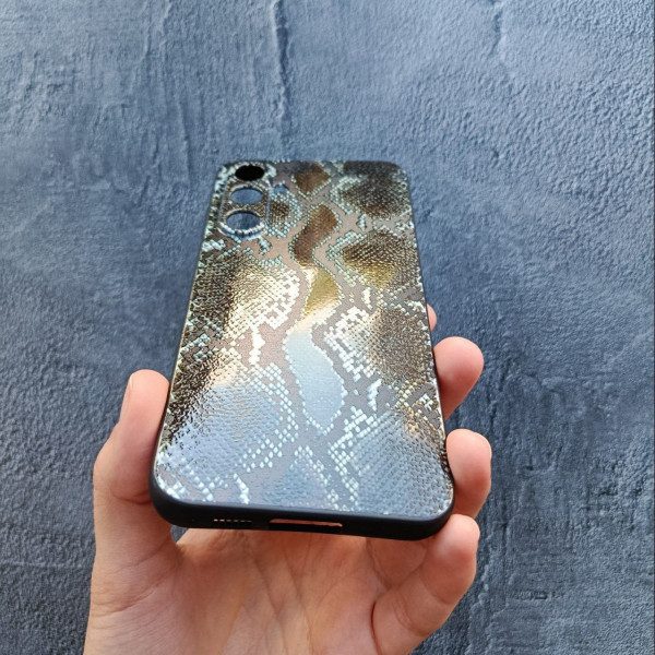 Чехол для Samsung Galaxy S23 FE с защитой камеры черный силикон с принтом питона с покрытием лака