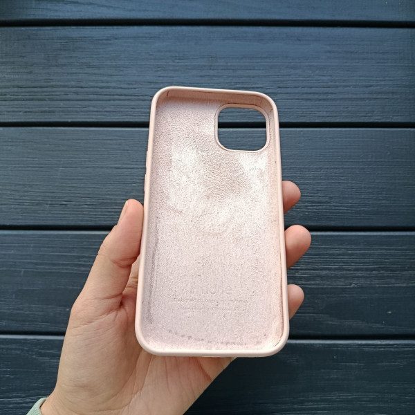 Чехол для iPhone 14 с защитой камеры софт-тач бежевый