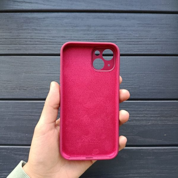 Чехол для iPhone 13 с защитой камеры софт-тач бордовый