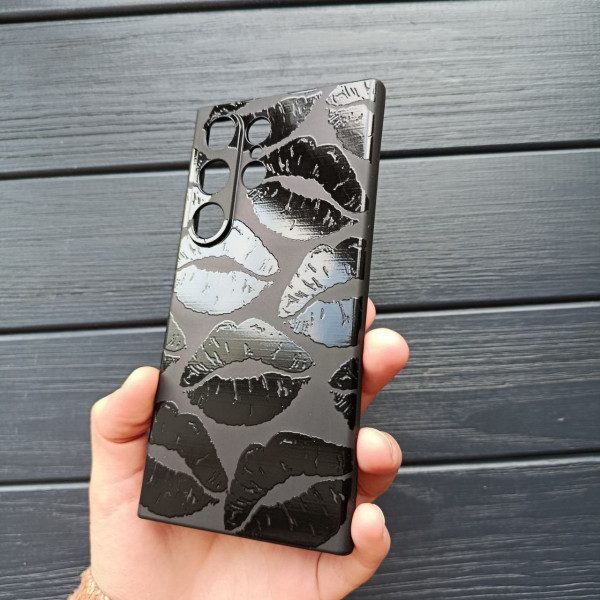 Чохол для Samsung Galaxy S24 Ultra з захистом камери чорний силікон з принтом чорні губи з покриттям лаку
