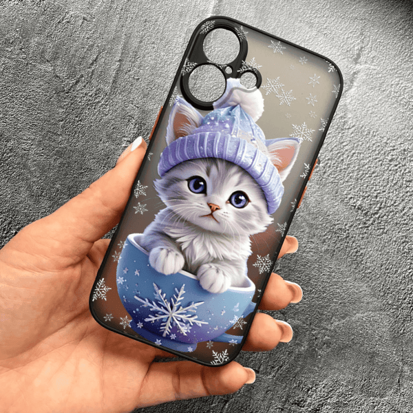 Чехол для iPhone 17 с защитой камеры новогодний котенок в чашке