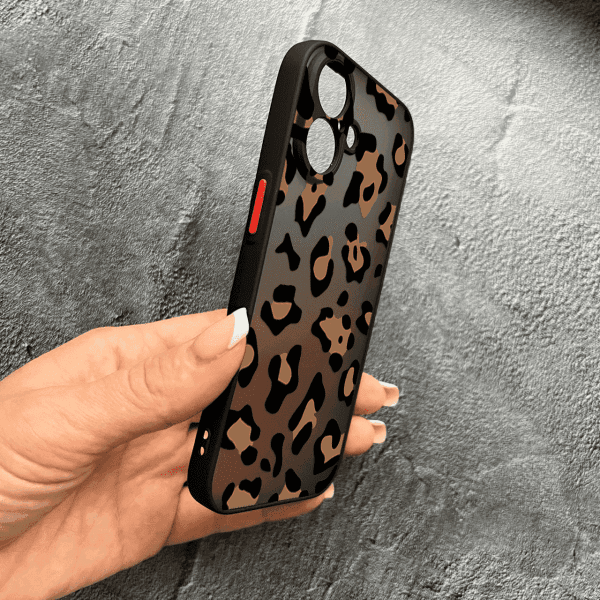 Чехол для iPhone 17 с защитой камеры леопард шоколадный