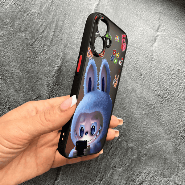 Чехол для iPhone 17 с защитой камеры детский с лабубой