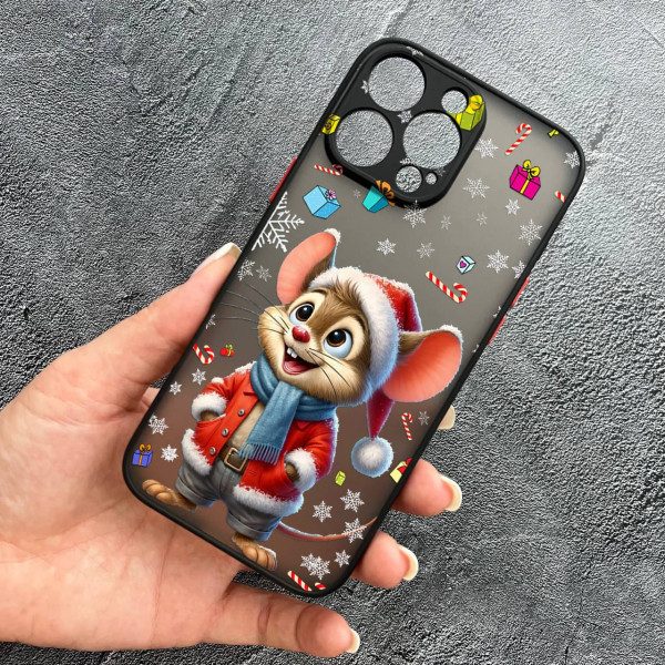 Чехол для iPhone 16 Pro Max с защитой камеры новогодний мышонок в костюме санты