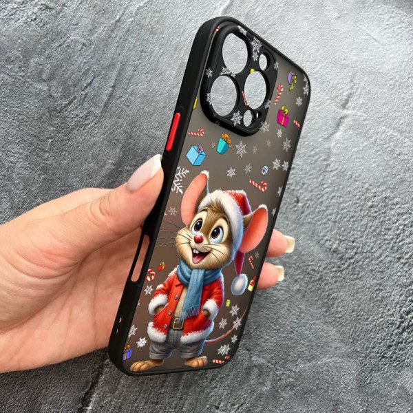 Чехол для iPhone 16 Pro Max с защитой камеры новогодний мышонок в костюме санты