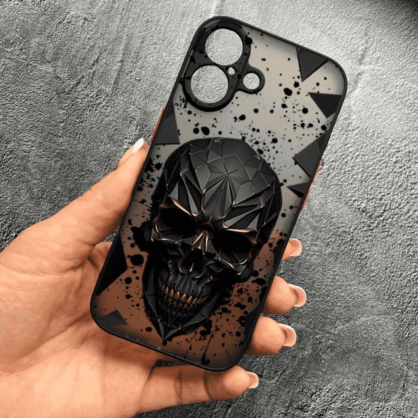 Чехол для iPhone 17 с защитой камеры с черепом в кубе