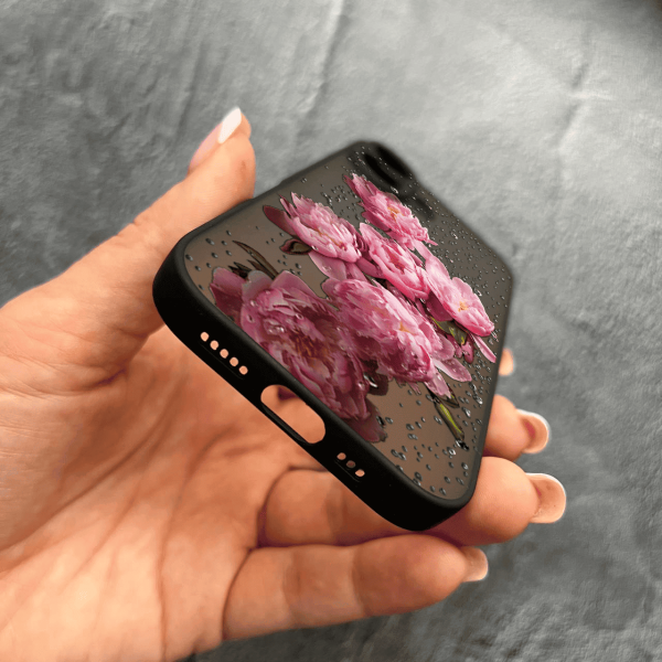 Чехол для iPhone 17 с защитой камеры с цветами и каплями