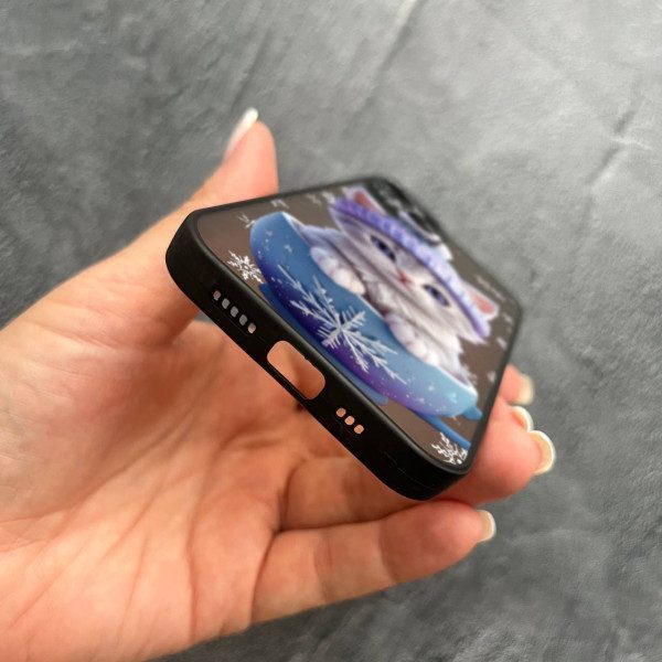 Чехол для iPhone 15 с защитой камеры новогодний котенок в чашке