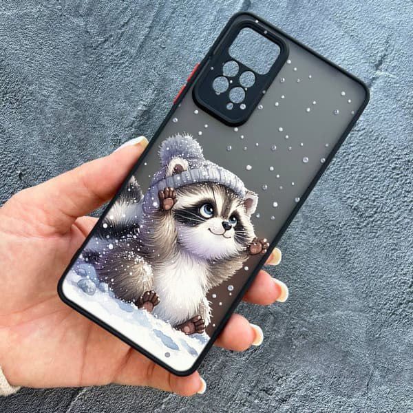 Чехол для Xiaomi Redmi Note 11 / Note 11s с защитой камеры новогодний зимний енотик