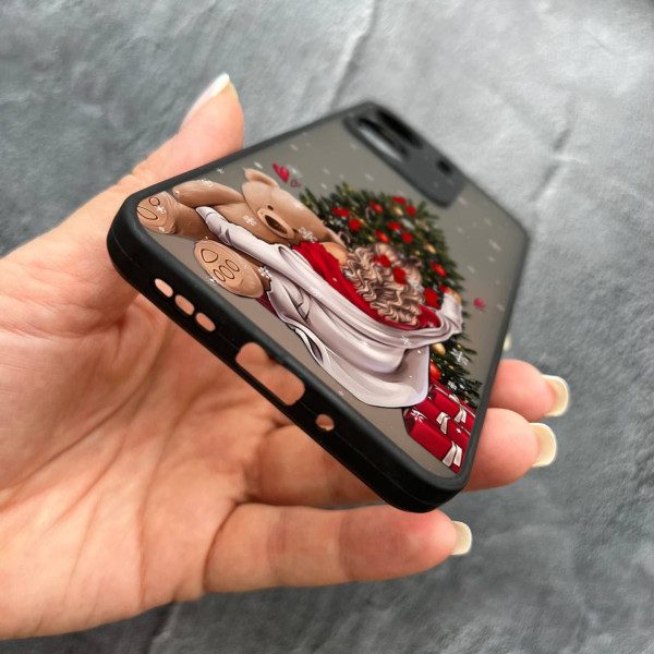 Чехол для Xiaomi Redmi 13C 4G / Poco C65 с защитой камеры новогодняя девушка с плюшевым медведем и елкой