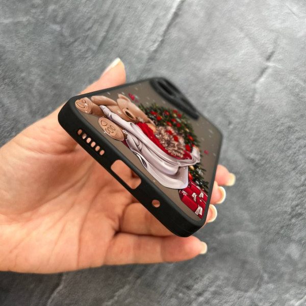 Чехол для Xiaomi Redmi 13 4G / Poco M6 4G с защитой камеры новогодняя девушка с плюшевым медведем и елкой