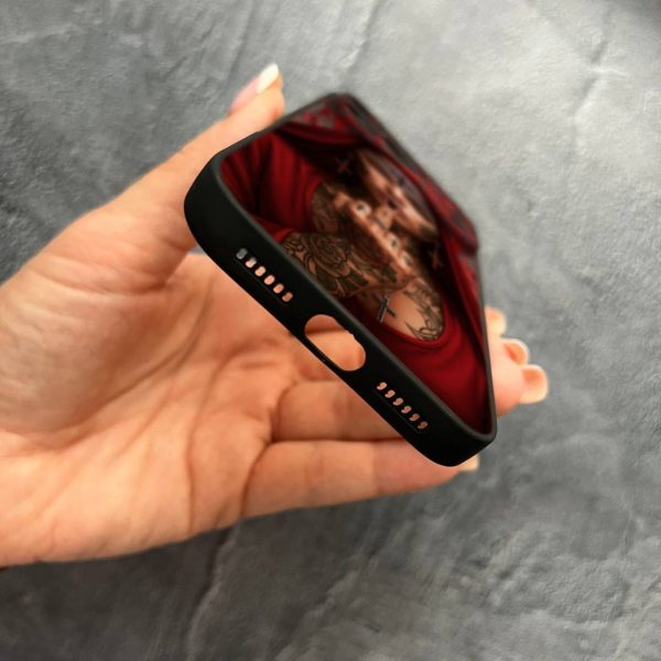 Чехол для iPhone 17 Pro Max с защитой камеры Монашка бунтарка