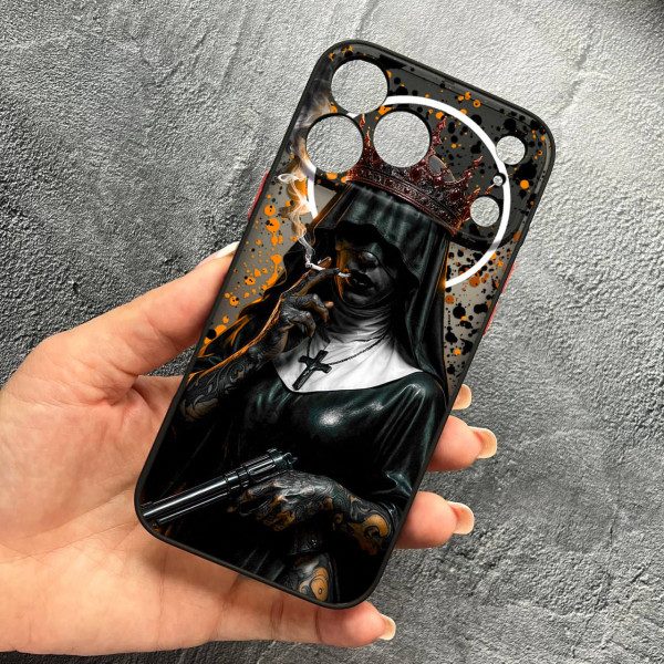 Чехол для iPhone 17 Pro Max с защитой камеры Черная королева