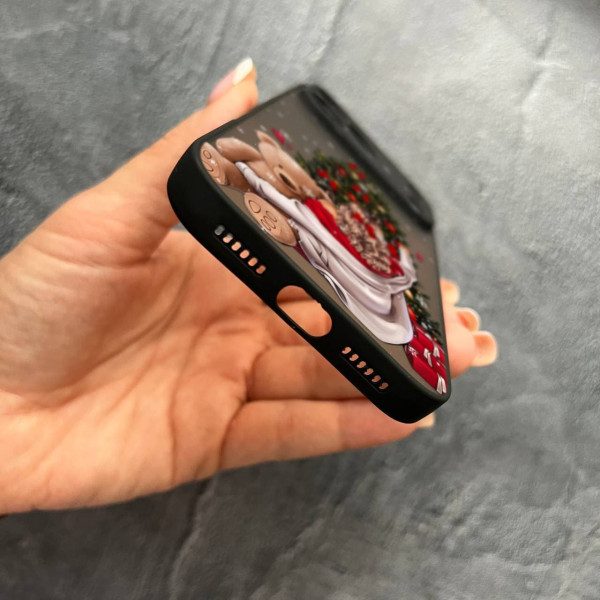 Чехол для iPhone 17 Pro Max с защитой камеры новогодняя девушка с плюшевым медведем и елкой